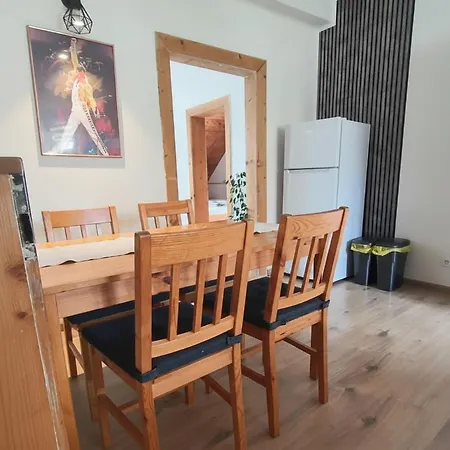Ve Druhem Patre S Parkovanim Apartment
