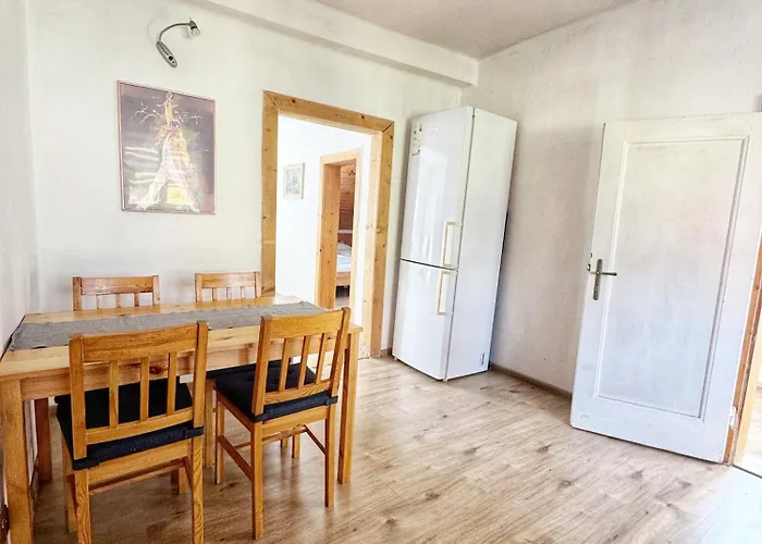 Ve Druhem Patre S Parkovanim